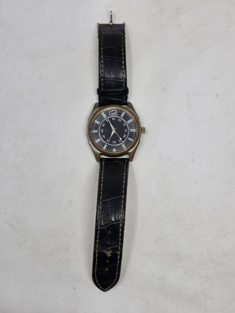 Quartz Wristwatch Black Dial Stainless Steel Back Black Leather Strap